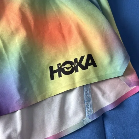 Hoka Women’s Multicolor Rainbow 4” Inseam Glide Shorts Sz XL! - Picture 4 of 8